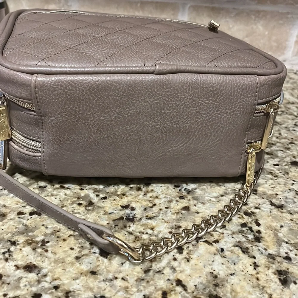 Itzy Ritzy Quilted Crossbody Baby Bag in Taupe